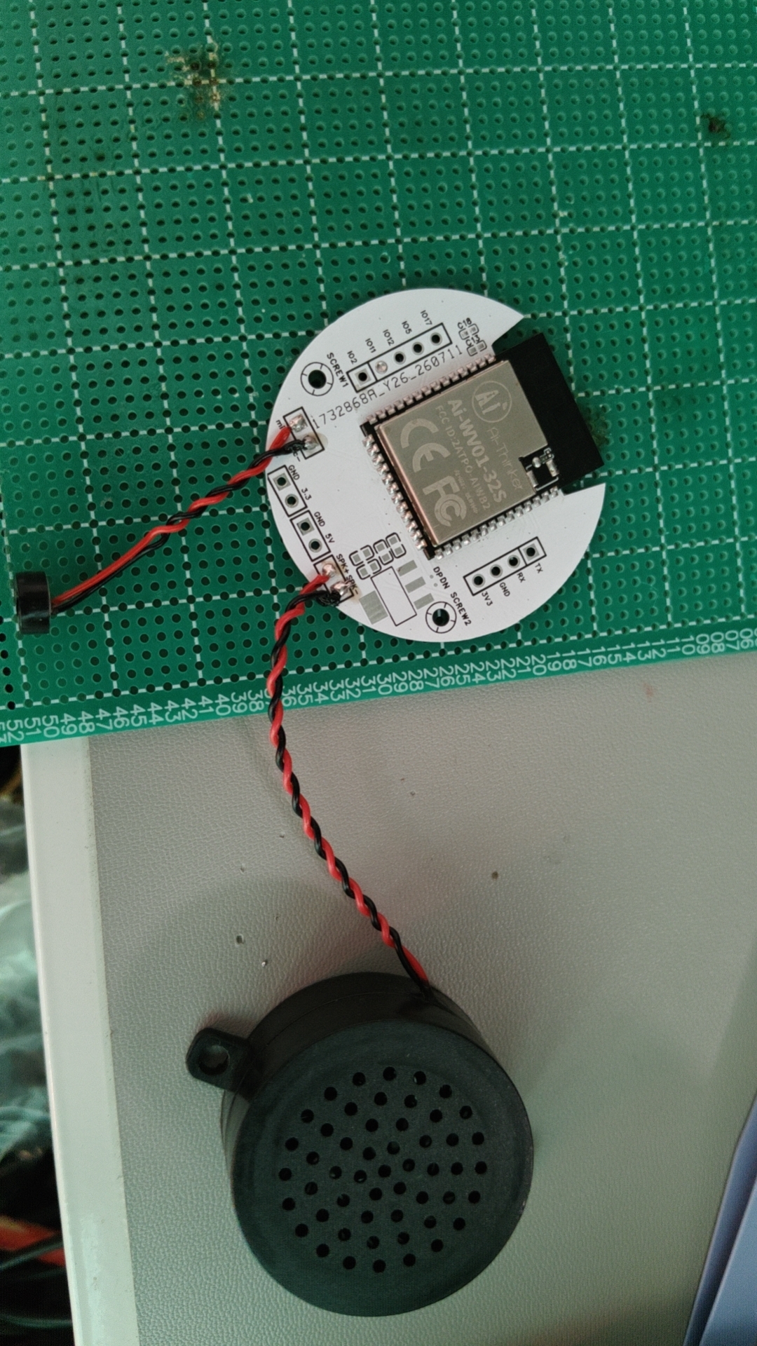 photo_board_speaker.jpg